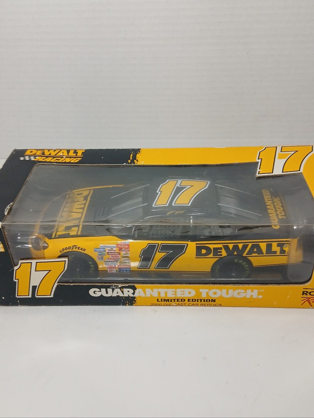 New 2000 Team Caliber #17 Matt Kenseth Dewalt Ford Taurus 1/24